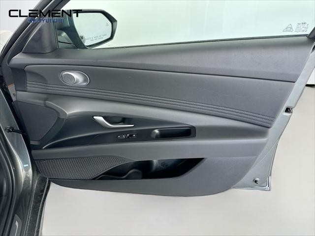 Hyundai Elantra Hybrid Vehicle Image 32