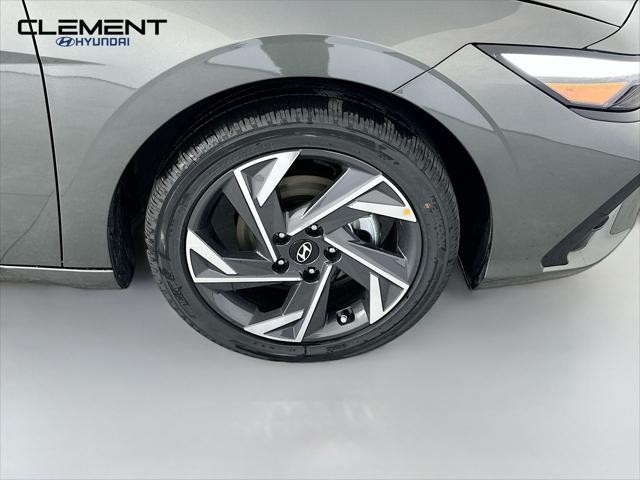 Hyundai Elantra Hybrid Vehicle Image 33