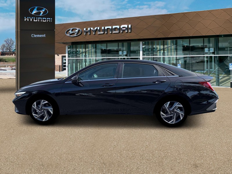 Hyundai Elantra Hybrid Vehicle Full-screen Gallery Image 3