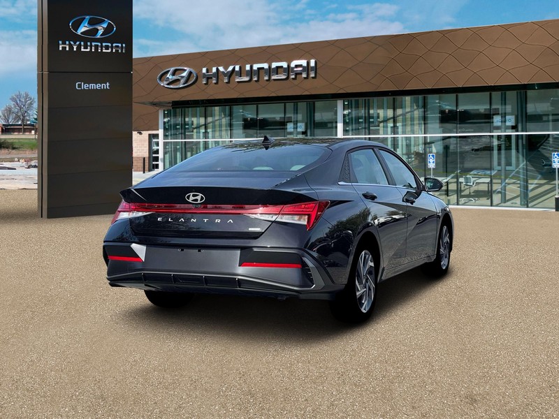 Hyundai Elantra Hybrid Vehicle Full-screen Gallery Image 7