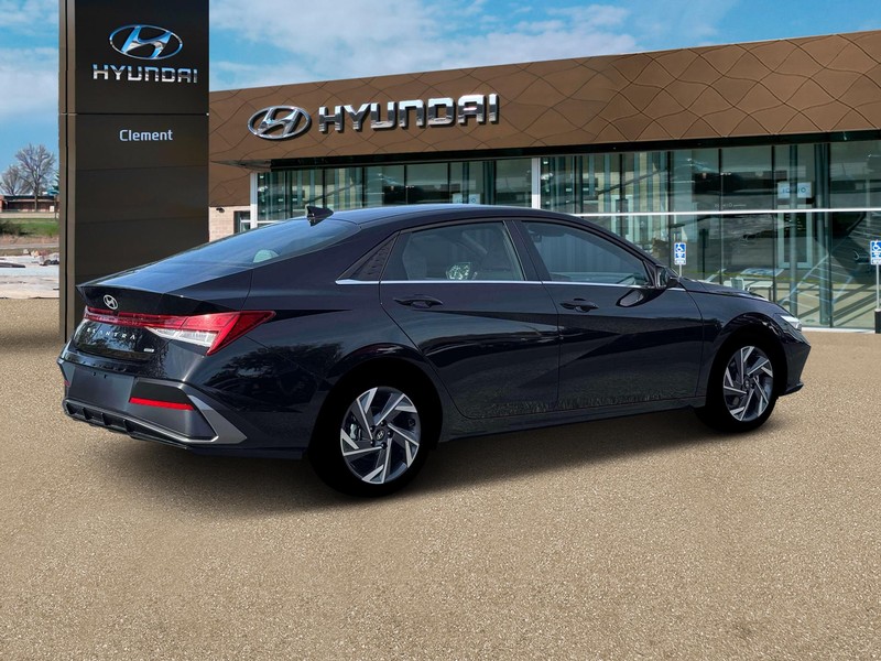 Hyundai Elantra Hybrid Vehicle Full-screen Gallery Image 8