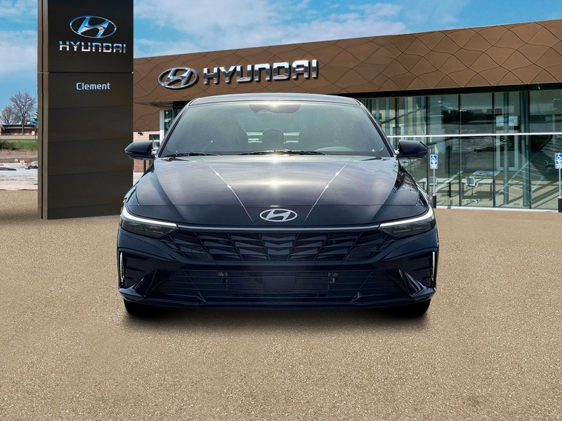 Hyundai Elantra Hybrid Vehicle Full-screen Gallery Image 12