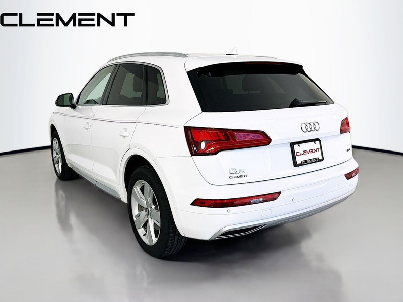 Audi Q5 Vehicle Full-screen Gallery Image 10