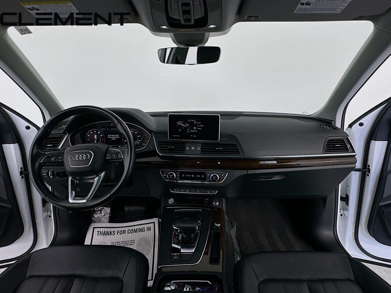 Audi Q5 Vehicle Full-screen Gallery Image 12