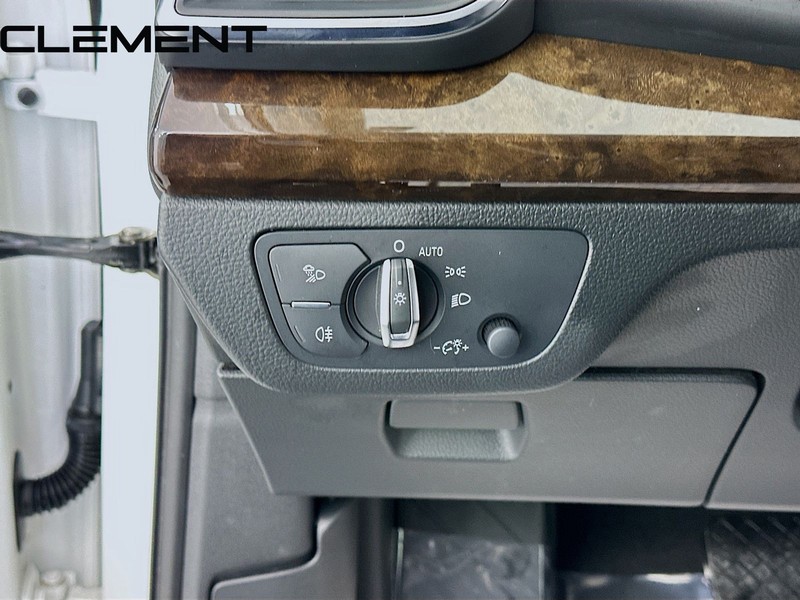 Audi Q5 Vehicle Full-screen Gallery Image 13