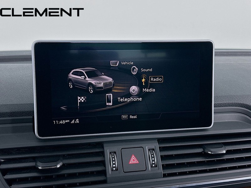 Audi Q5 Vehicle Full-screen Gallery Image 19