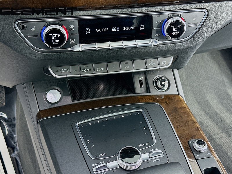 Audi Q5 Vehicle Full-screen Gallery Image 22