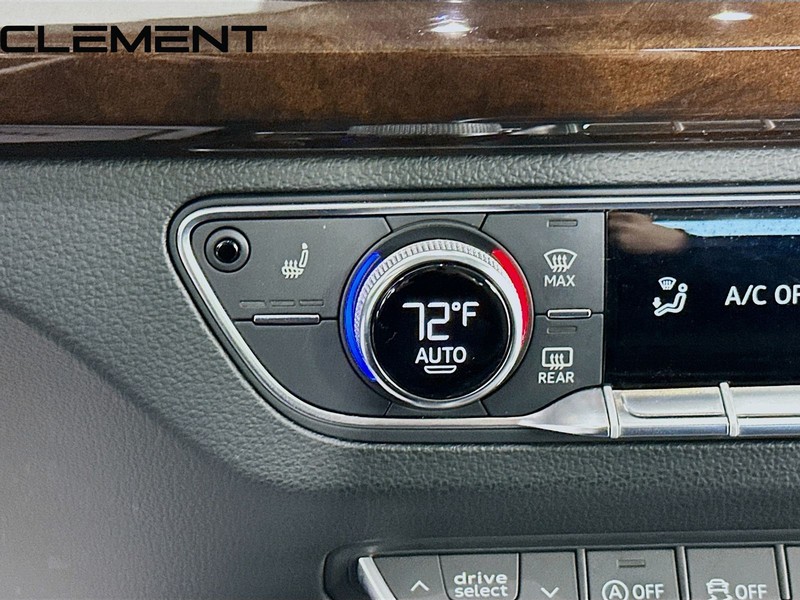 Audi Q5 Vehicle Full-screen Gallery Image 23