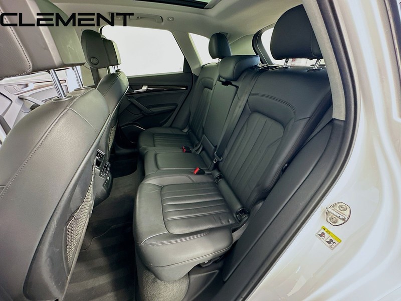 Audi Q5 Vehicle Full-screen Gallery Image 33