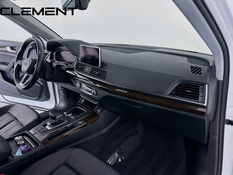 Audi Q5 Vehicle Full-screen Gallery Image 36