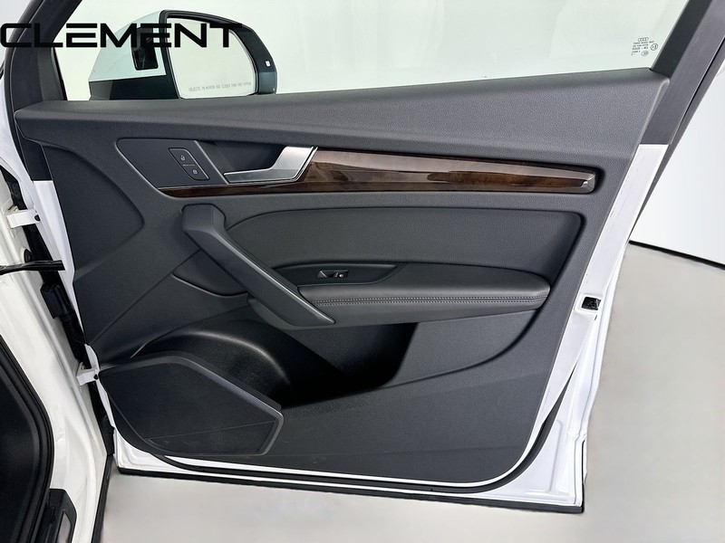 Audi Q5 Vehicle Full-screen Gallery Image 37