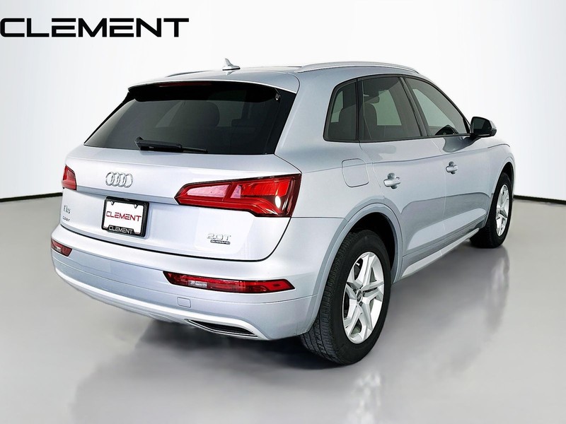Audi Q5 Vehicle Full-screen Gallery Image 07