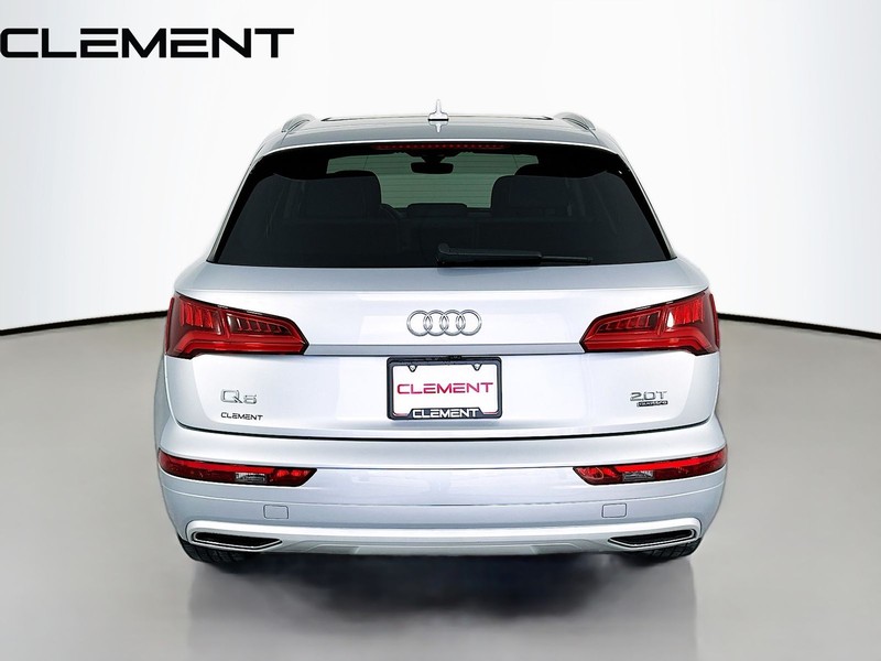Audi Q5 Vehicle Full-screen Gallery Image 08