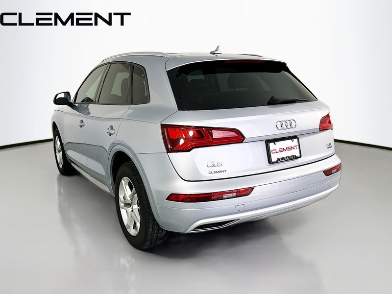 Audi Q5 Vehicle Full-screen Gallery Image 10