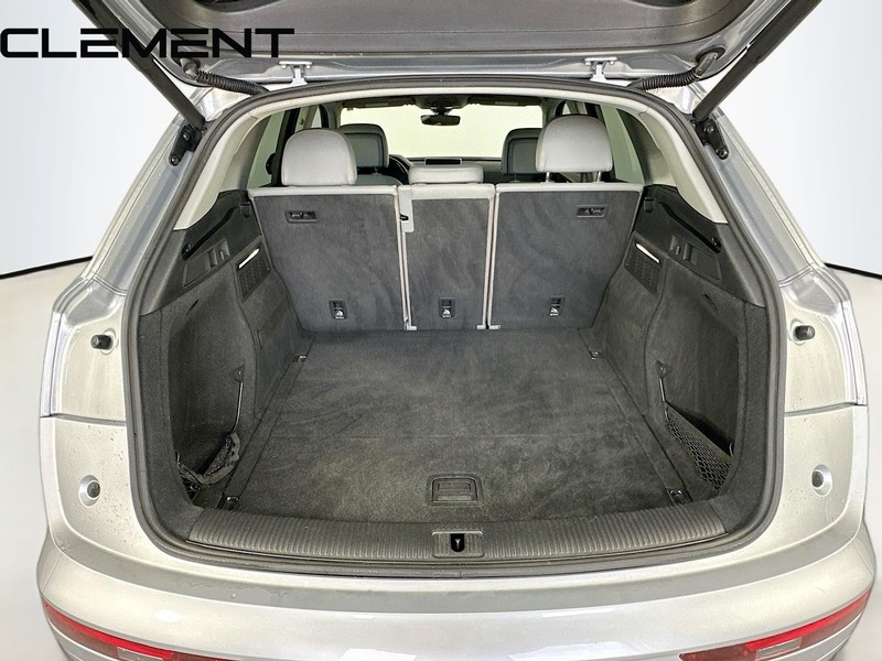 Audi Q5 Vehicle Full-screen Gallery Image 11