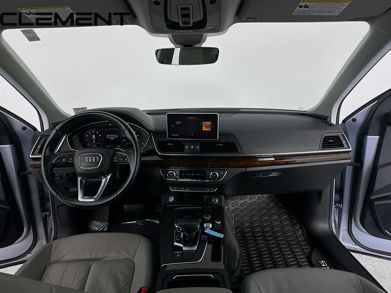 Audi Q5 Vehicle Full-screen Gallery Image 12