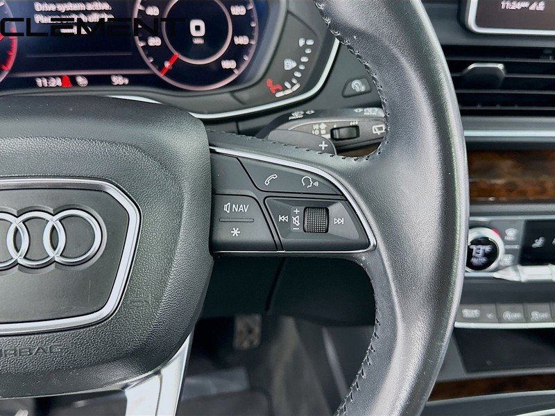 Audi Q5 Vehicle Full-screen Gallery Image 17