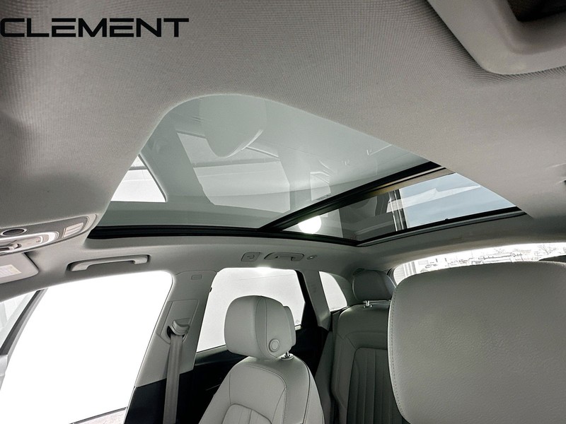 Audi Q5 Vehicle Full-screen Gallery Image 25