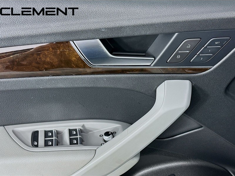 Audi Q5 Vehicle Full-screen Gallery Image 27