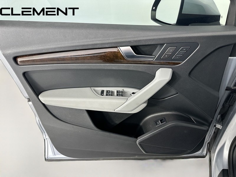 Audi Q5 Vehicle Full-screen Gallery Image 28