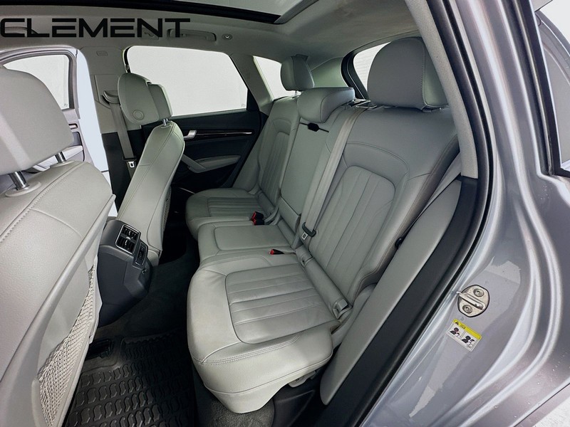 Audi Q5 Vehicle Full-screen Gallery Image 33