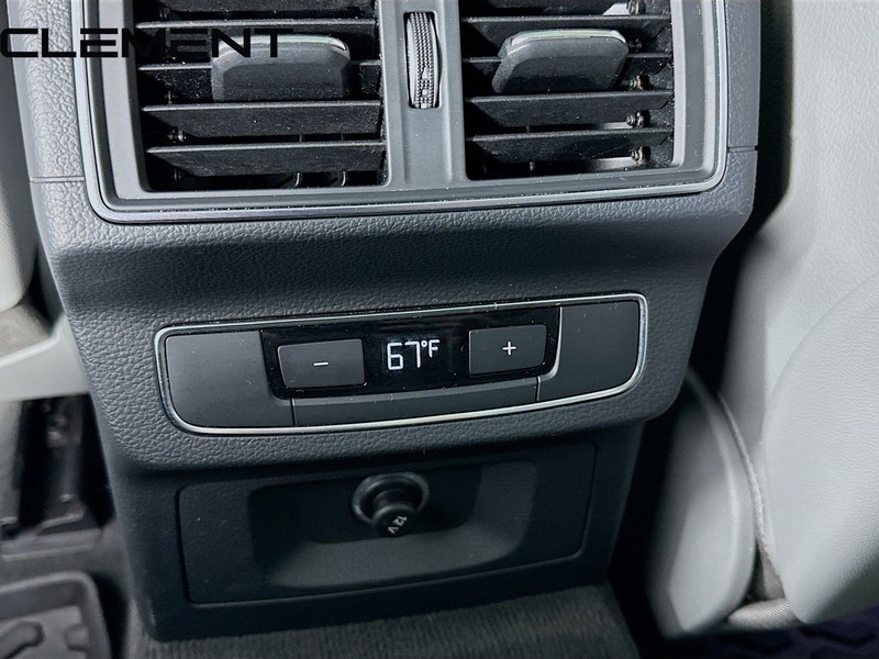 Audi Q5 Vehicle Full-screen Gallery Image 34