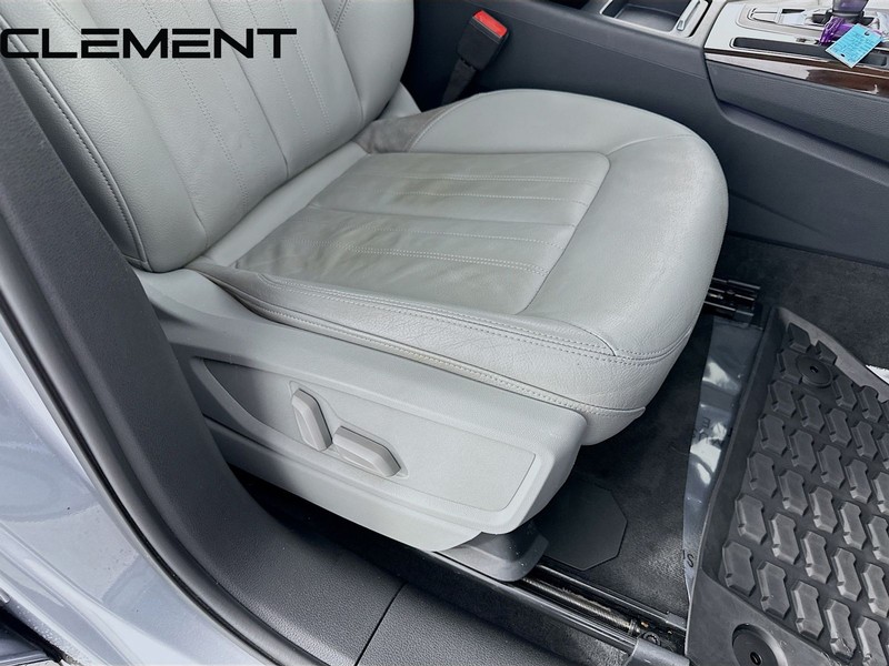 Audi Q5 Vehicle Full-screen Gallery Image 35