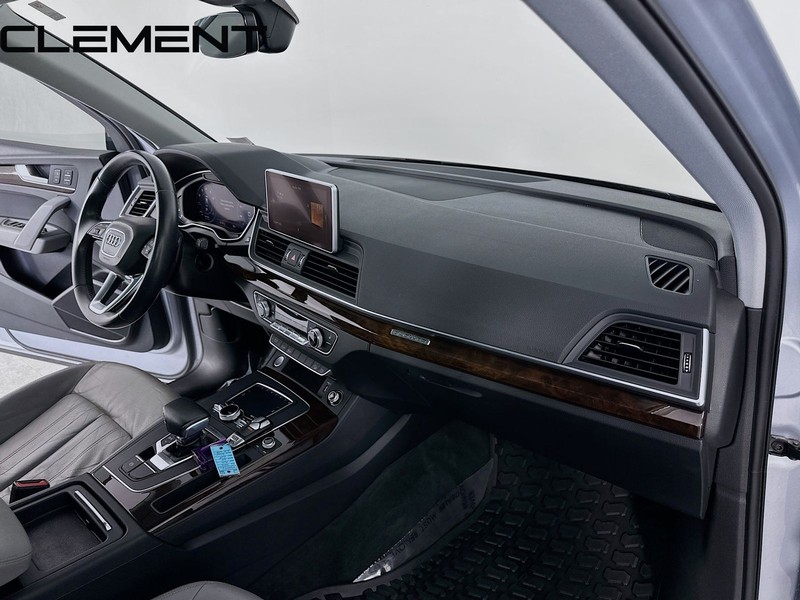 Audi Q5 Vehicle Full-screen Gallery Image 36