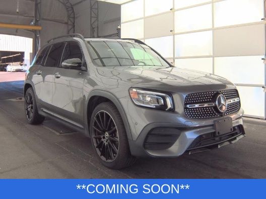 Mercedes-Benz GLB Vehicle Full-screen Gallery Image 2