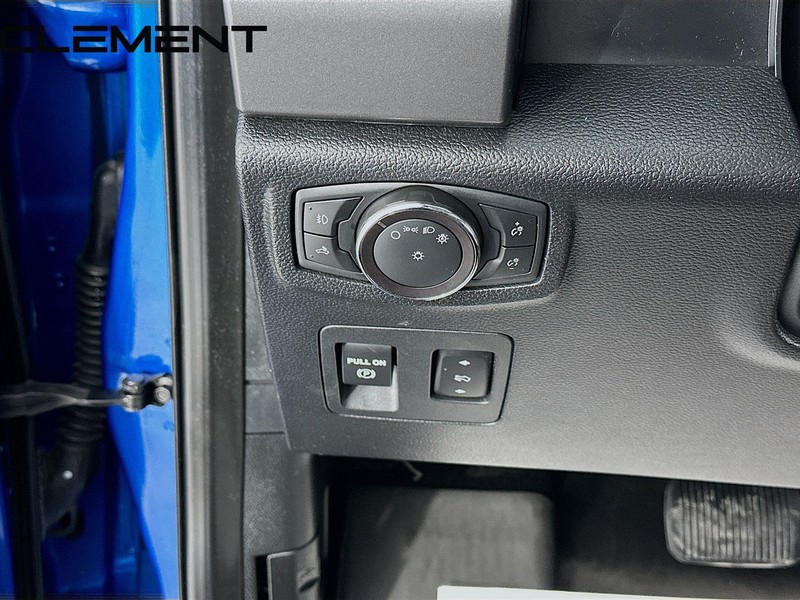 Ford F-150 Vehicle Full-screen Gallery Image 12