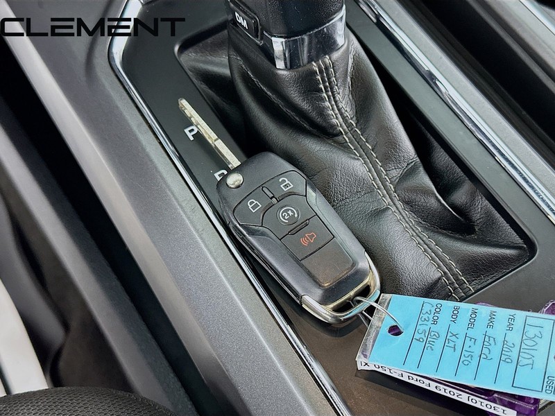 Ford F-150 Vehicle Full-screen Gallery Image 23