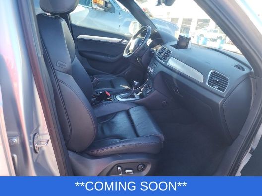 Audi Q3 Vehicle Full-screen Gallery Image 3