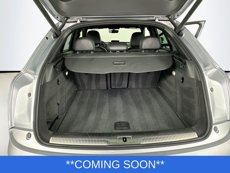 Audi Q3 Vehicle Full-screen Gallery Image 08