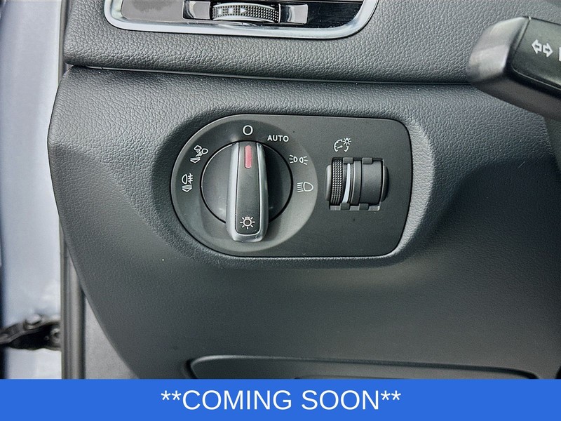 Audi Q3 Vehicle Full-screen Gallery Image 10