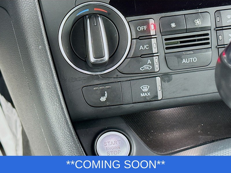 Audi Q3 Vehicle Full-screen Gallery Image 18