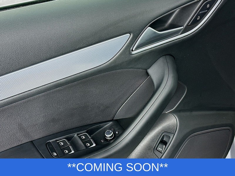 Audi Q3 Vehicle Full-screen Gallery Image 21