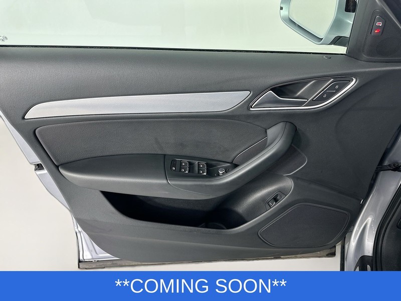 Audi Q3 Vehicle Full-screen Gallery Image 22