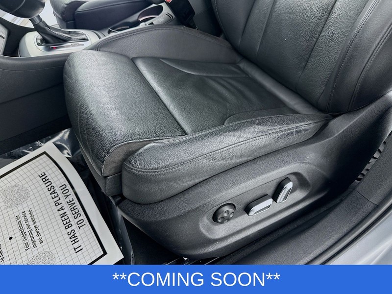 Audi Q3 Vehicle Full-screen Gallery Image 23