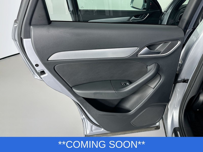 Audi Q3 Vehicle Full-screen Gallery Image 25