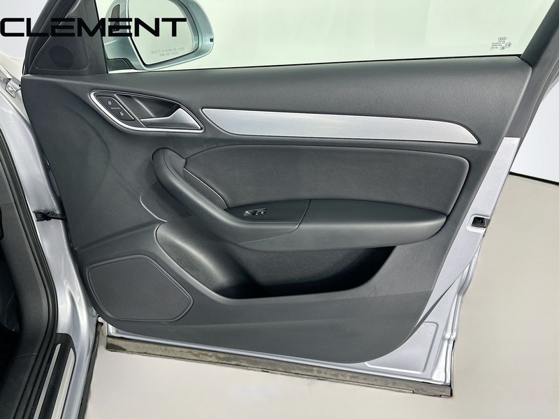 Audi Q3 Vehicle Full-screen Gallery Image 36