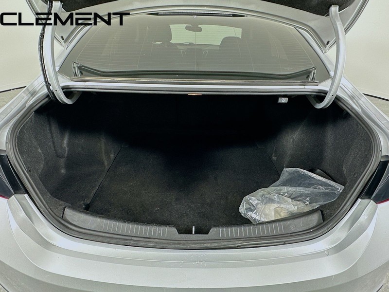 Chevrolet Malibu Vehicle Full-screen Gallery Image 11