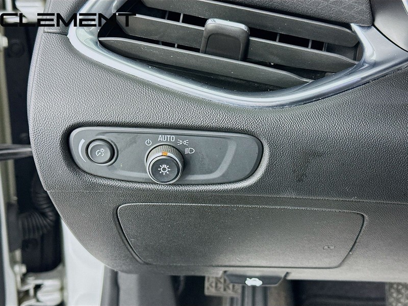 Chevrolet Malibu Vehicle Full-screen Gallery Image 13