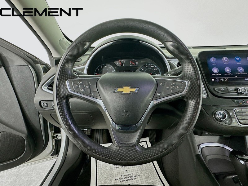 Chevrolet Malibu Vehicle Full-screen Gallery Image 14