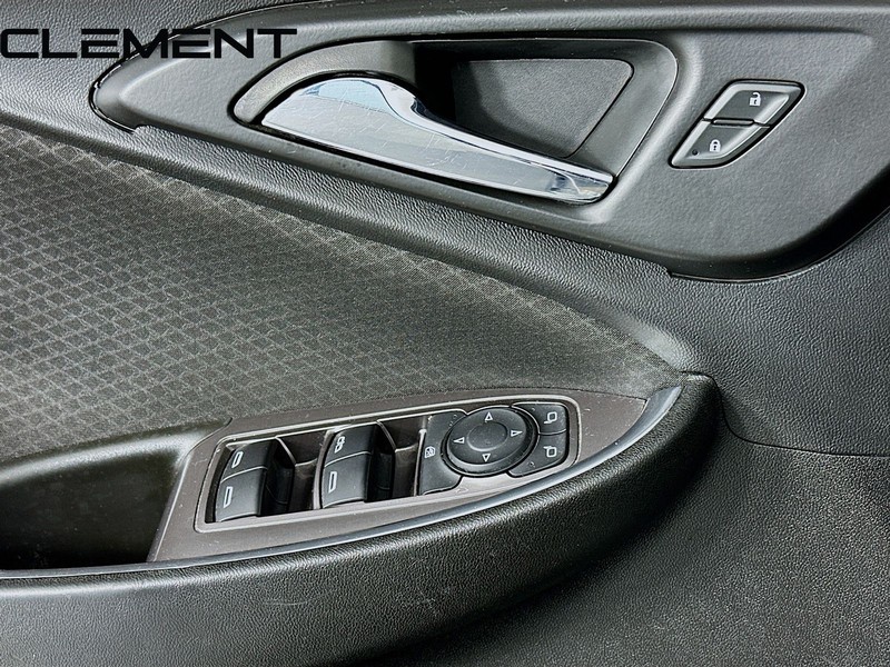 Chevrolet Malibu Vehicle Full-screen Gallery Image 24