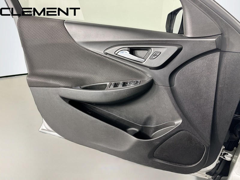 Chevrolet Malibu Vehicle Full-screen Gallery Image 25