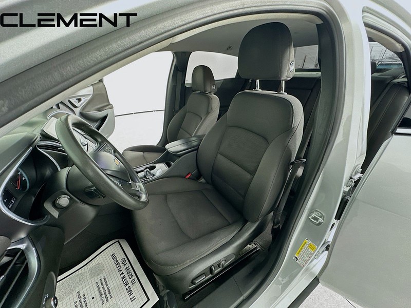 Chevrolet Malibu Vehicle Full-screen Gallery Image 28