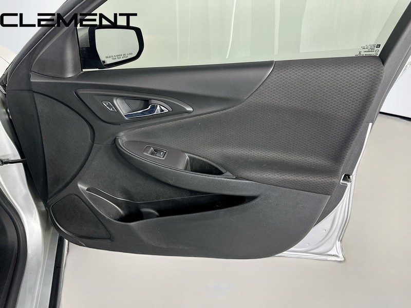 Chevrolet Malibu Vehicle Full-screen Gallery Image 34