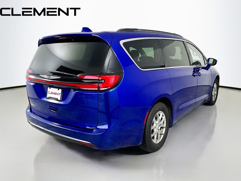 Chrysler Pacifica Vehicle Full-screen Gallery Image 6