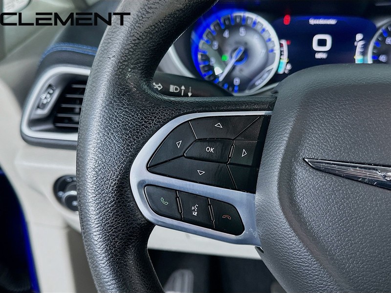 Chrysler Pacifica Vehicle Full-screen Gallery Image 14