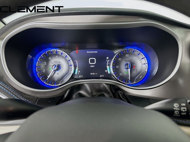 Chrysler Pacifica Vehicle Full-screen Gallery Image 17